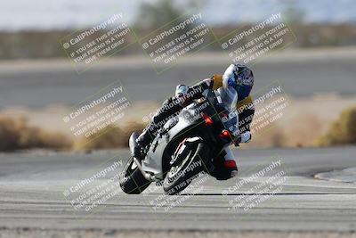 media/Nov-16-2025-Race Pace (Sun) [[8c5fa54630]]/Non Verified Riders (1st 20 Minutes)/1-Turn 14 (10am)/